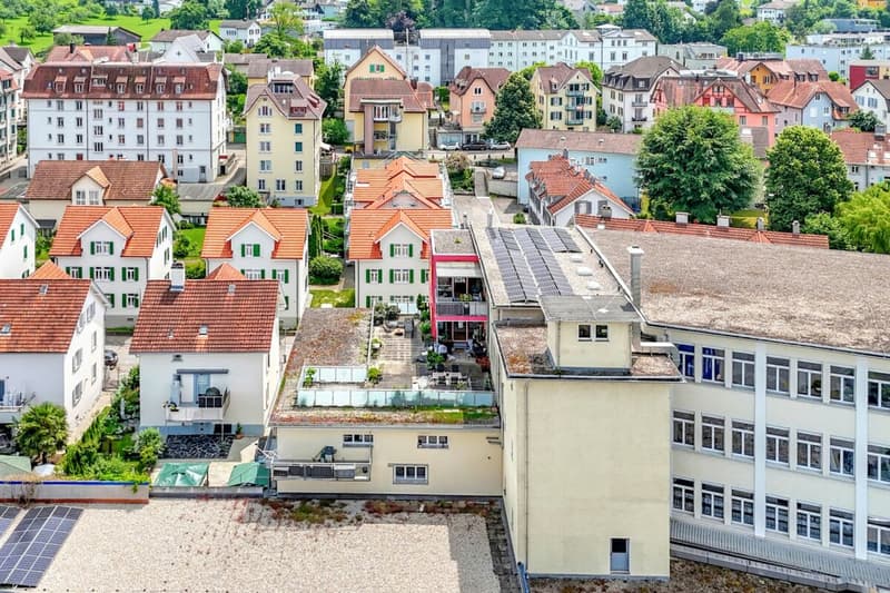 Stattliches Wohn- und Geschäftshaus mit zwei grossen Wohnungen und vielseitig nutzbarem Gewerbe an zentraler Lage (62)