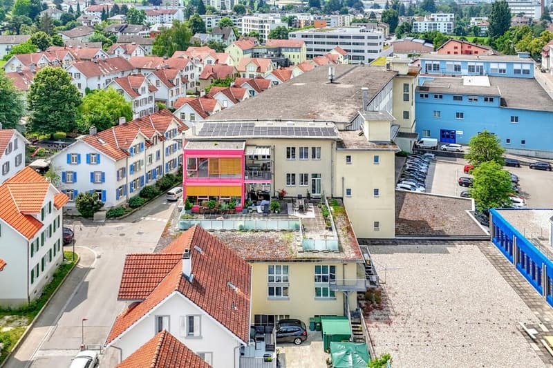 Stattliches Wohn- und Geschäftshaus mit zwei grossen Wohnungen und vielseitig nutzbarem Gewerbe an zentraler Lage (60)