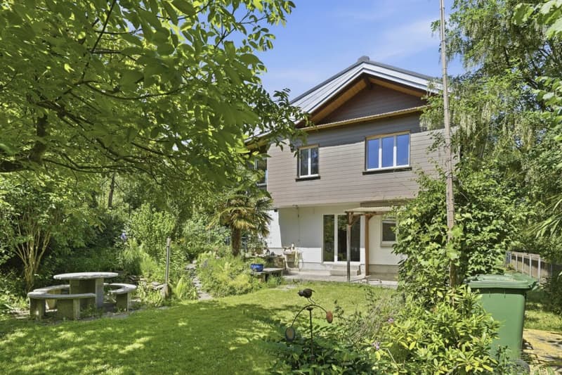 Idyllisches, zentral gelegenes Einfamilienhaus mit Gartenparadies und viel Umschwung (31)