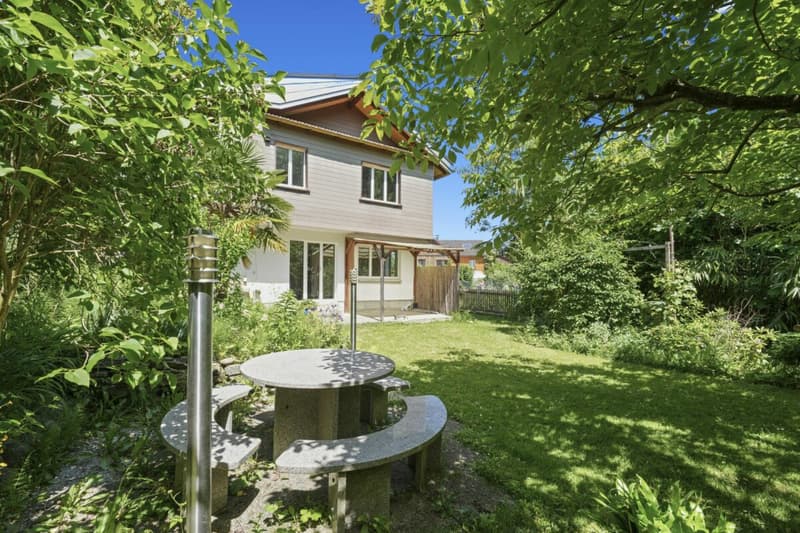 Idyllisches, zentral gelegenes Einfamilienhaus mit Gartenparadies und viel Umschwung (30)