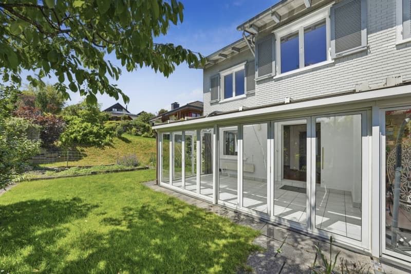 Charmantes Doppel-Einfamilienhaus mit Wintergarten und Garage an traumhafter Lage (2)