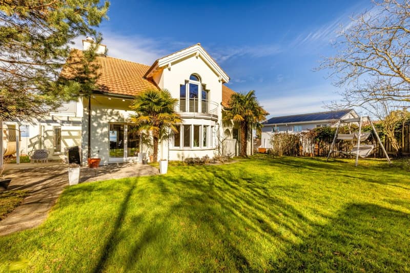 Repräsentative und einmalige Villa an Top-Wohnlage mit attraktiver Seesicht und Einliegerwohnung (2)