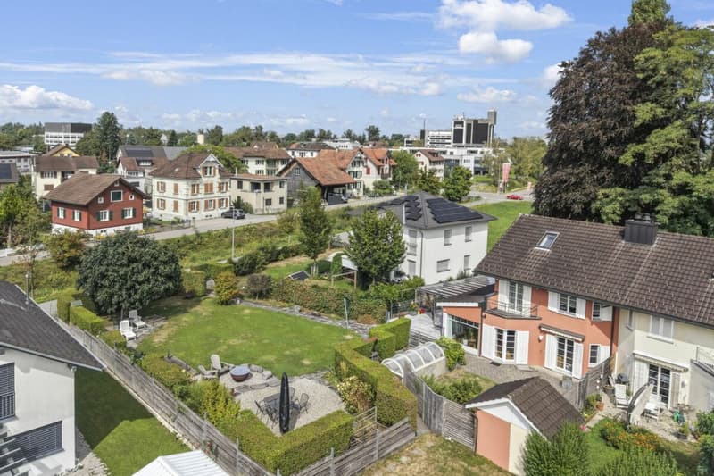 Familienfreundliches, zentral- und ruhig gelegenes Reiheneckhaus mit viel Platz und Baulandreserve (3)
