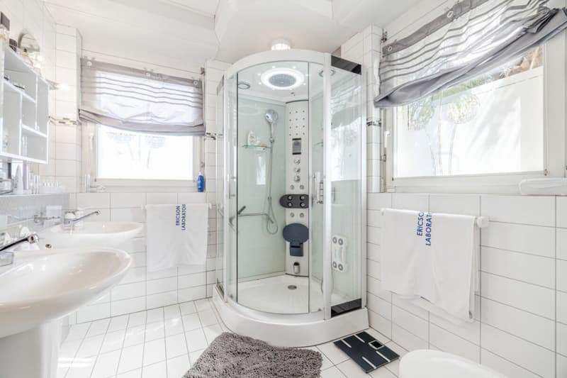 Repräsentative und einmalige Villa an Top-Wohnlage mit attraktiver Seesicht und Einliegerwohnung (28)