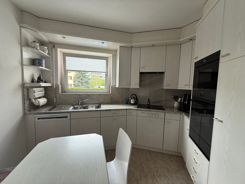 Charmante 4-Zimmer-Wohnung mit Balkon und Gartenbereich in Rapperswil-Jona (3)