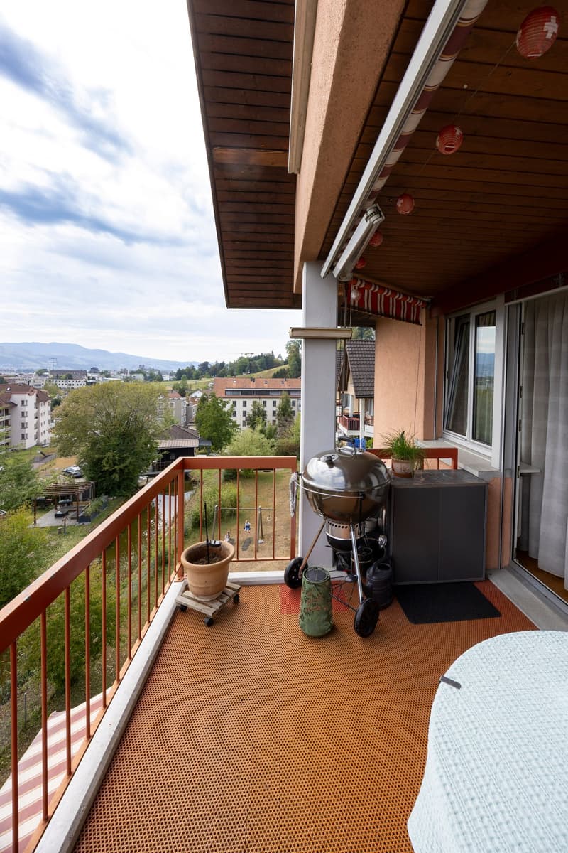 4½-Zimmerwohnung im 3. OG mit unverbaubarer Weitsicht auf See und Berge (3)