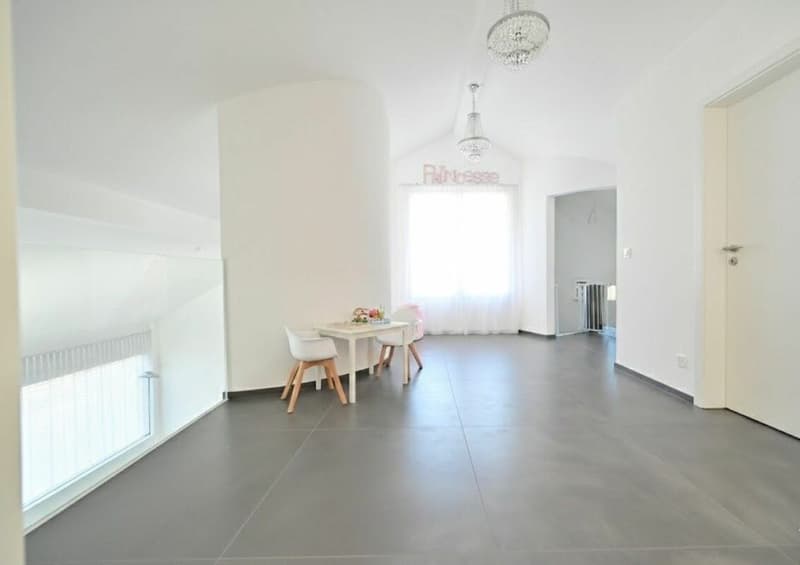 Exklusives 6.5 Zimmer Einfamilienhaus (7)