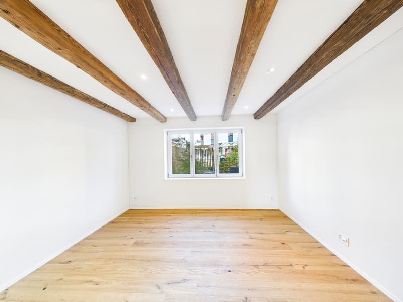 Charme und Moderne - Totalsaniertes Flarzhaus mit lauschigem Sitzplatz im Herzen von Dürnten (3)