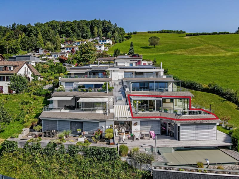 Exklusive Terrassenwohnung an wunderschöner Lage mit freier Sicht auf die Berge, die Linthebene und den Zürichsee (10)