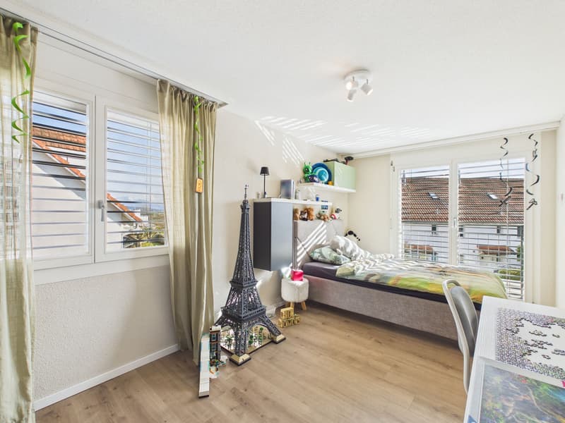 5.5-Zimmer Eckhaus mit zwei Sitzplätzen, Garten und viel Raum für die Familie (8)