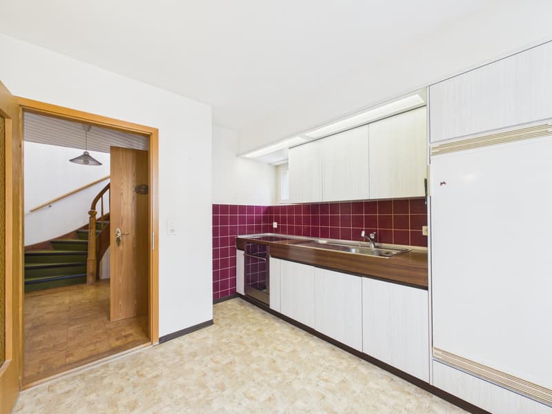 Charmantes Doppeleinfamilienhaus mit Garten | Zentrumsnah und voller Potenzial (4)