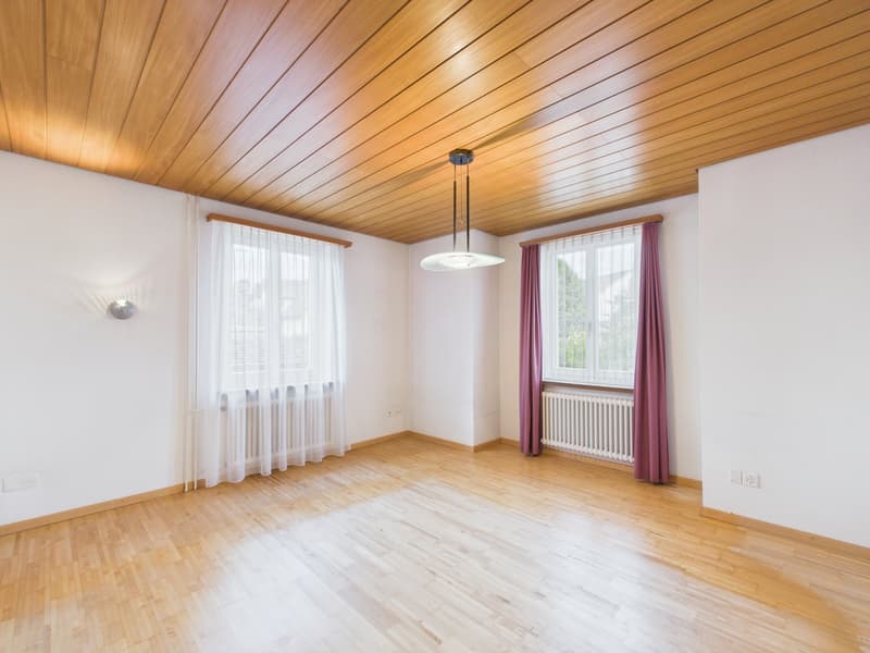 Charmantes Doppeleinfamilienhaus mit Garten | Zentrumsnah und voller Potenzial (6)
