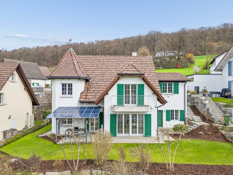 Einfamilienhaus im Landhausstil mit idyllischem Garten an wunderschöner Aussichtslage (2)