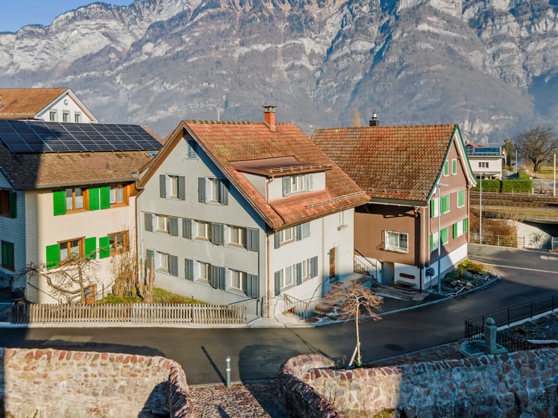 Einfamilienhaus mit viel Potenzial in Seenähe, umgeben von traumhafter Bergwelt (1)