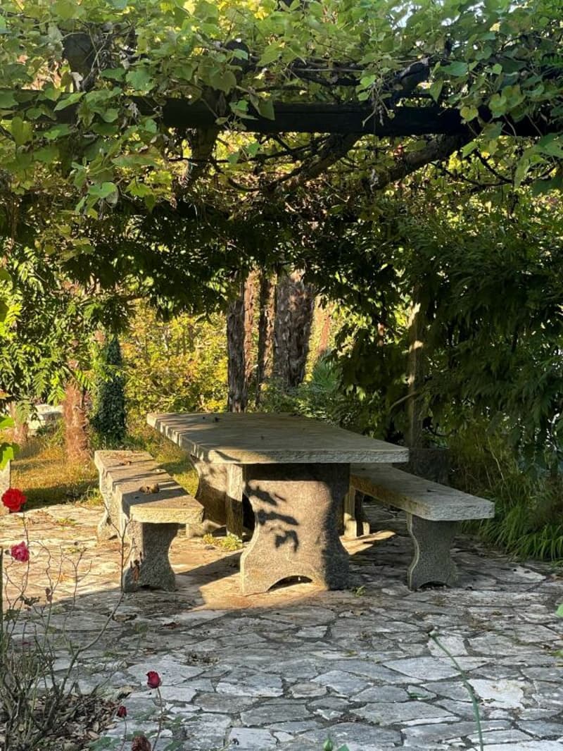 TOP 916 Charmante Villa mit grossem Garten (6)