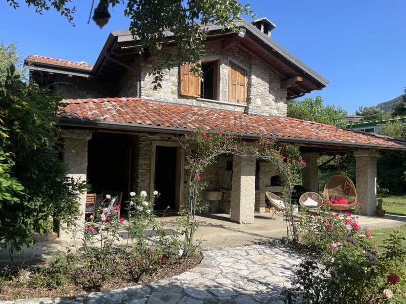 Charmante Villa im Grünen* (1)