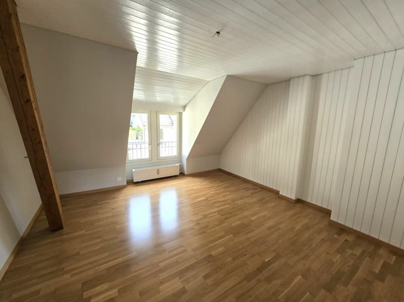 Helle 3.5-Zimmer-Dachgeschosswohnung im 4. OG (4)