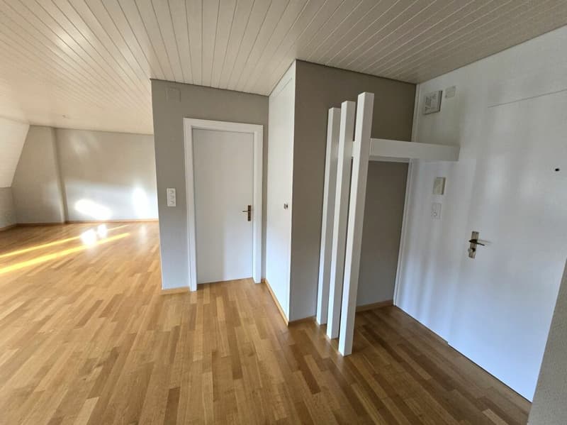 Helle 3.5-Zimmer-Dachgeschosswohnung im 4. OG (2)