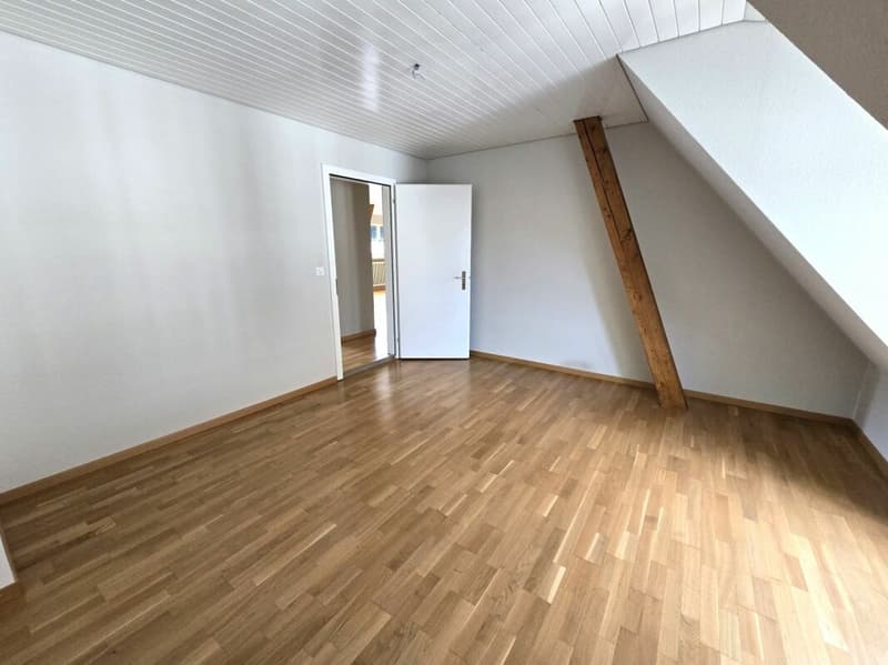 Helle 3.5-Zimmer-Dachgeschosswohnung im 4. OG (5)