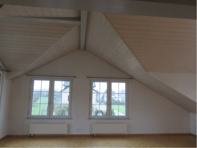 Heimelige Dachwohnung an zentraler Lager mit Weitblick ins Grüne (3)