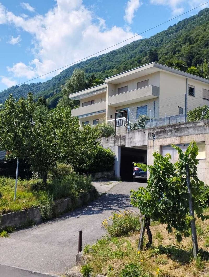GORDOLA - Vendiamo grande appartamento con piscina in zona tranquilla (4)