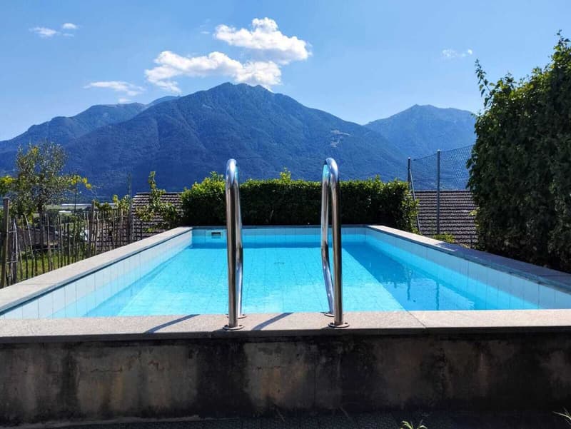 GORDOLA - Vendiamo grande appartamento con piscina in zona tranquilla (2)