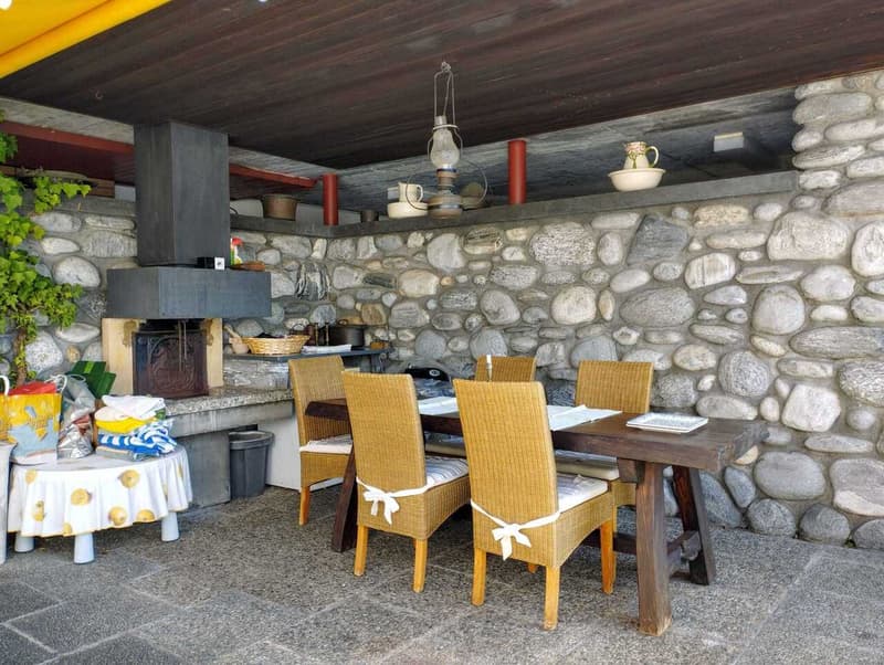 MURALTO - Elegante appartamento con piscina privata e super vista lago (7)