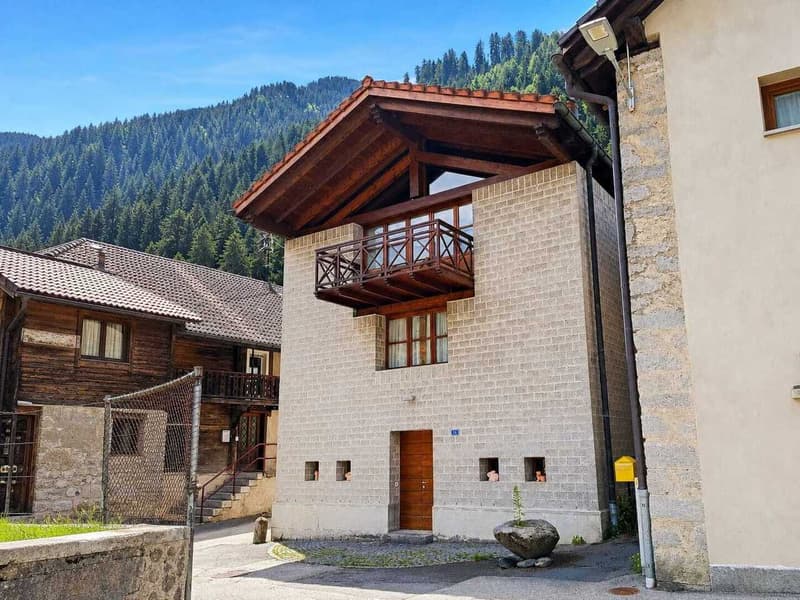 AMBRI - Vendiamo casa unifamiliare contemporanea nel nucleo storico (1)