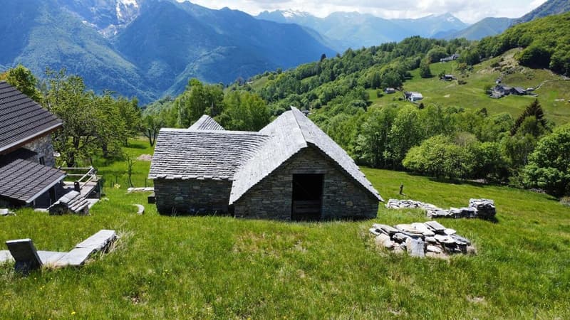 MONTI DI COMINO - Rustico da riattare con licenza edilizia approvata (5)
