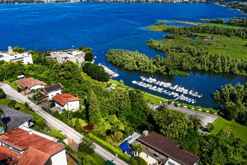 Terreno edificabile in posizione privilegiata con vista lago (2)