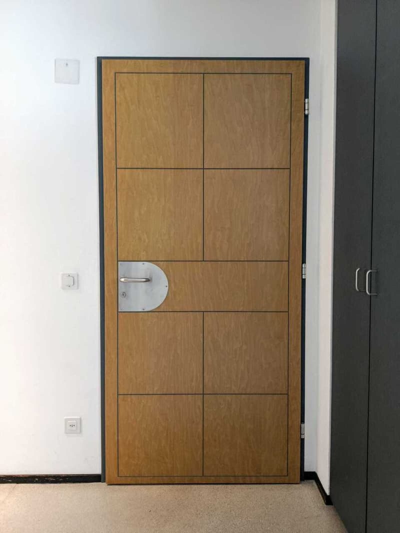 LOCARNO/MURALTO Spazio professionale di 73 m² fronte stazione (13)