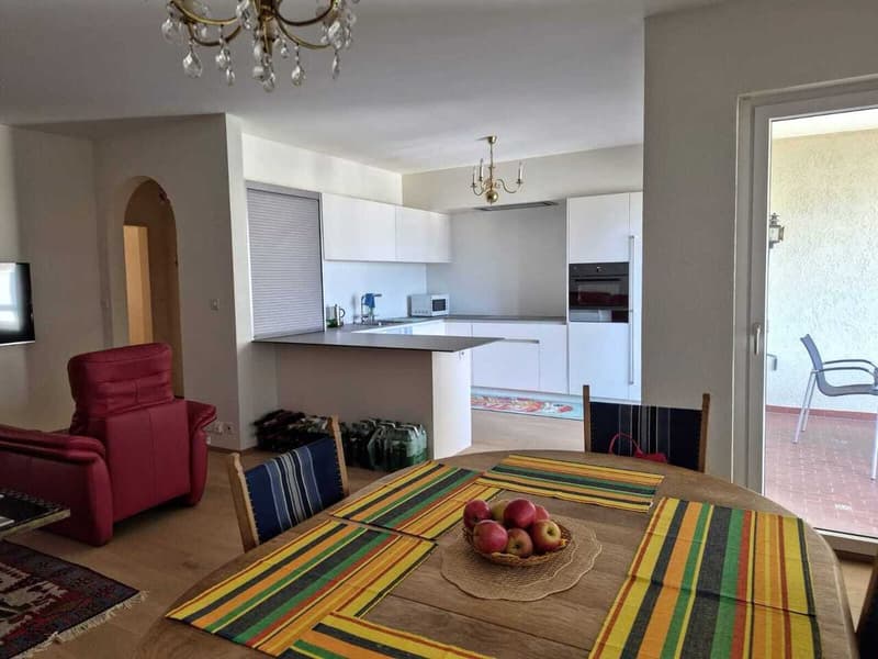 MURALTO - Appartamento con vista lago, piscina e residenza secondaria (8)