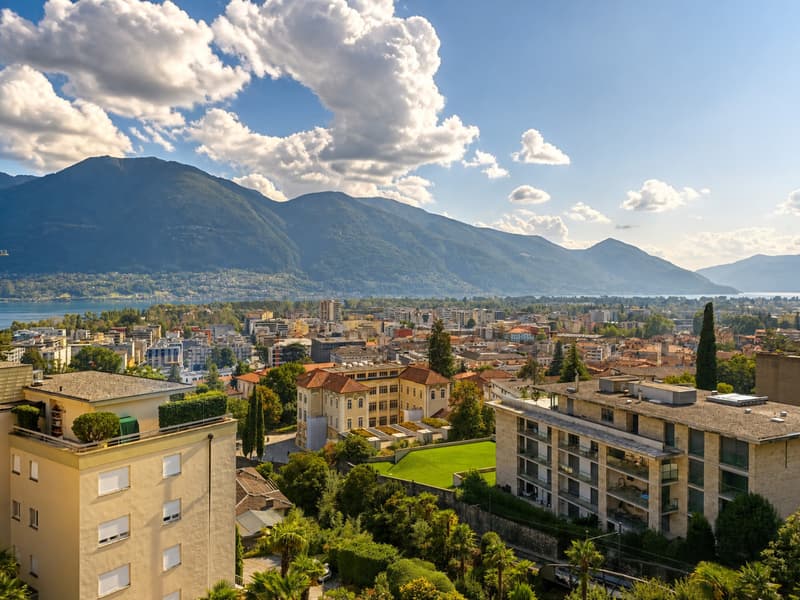 MURALTO - Appartamento con vista lago, piscina e residenza secondaria (3)