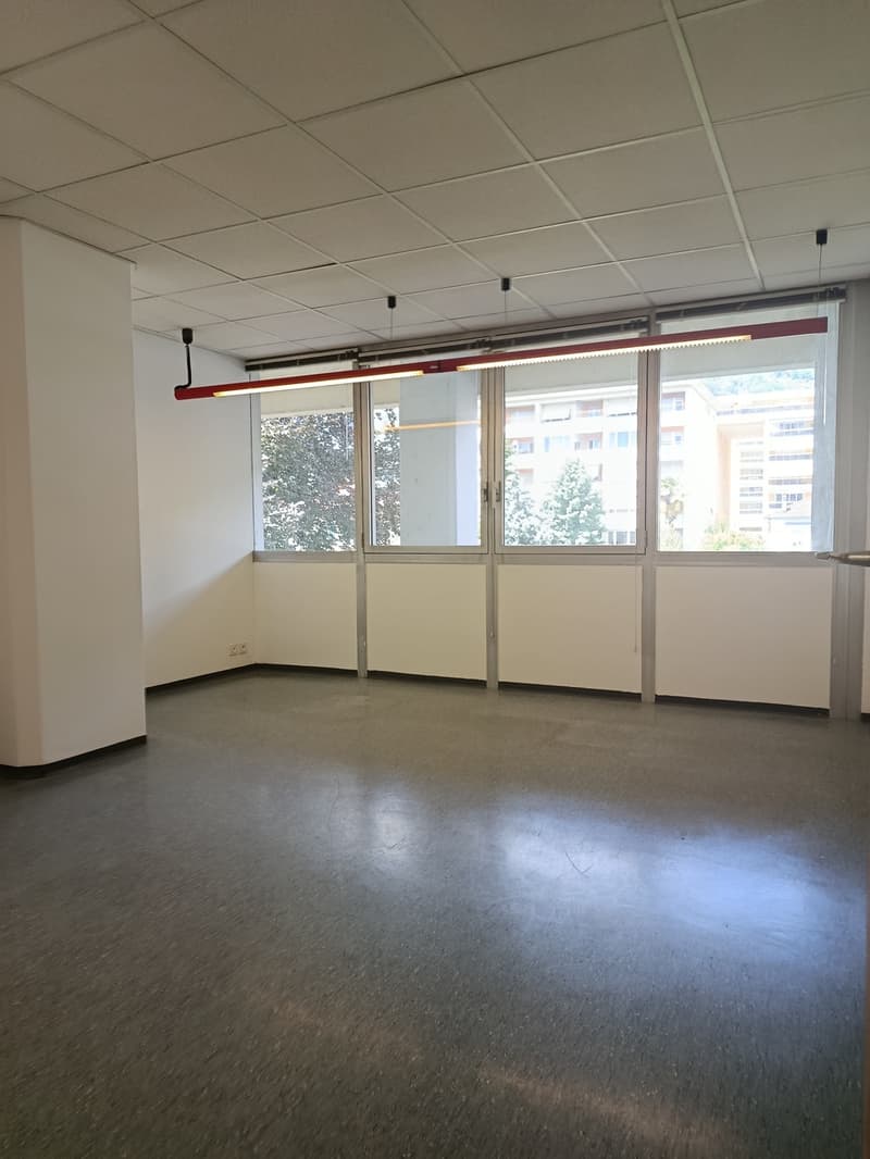 Locarno - Spazio professionale di 3,5 locali nella Torre Panorama (6)