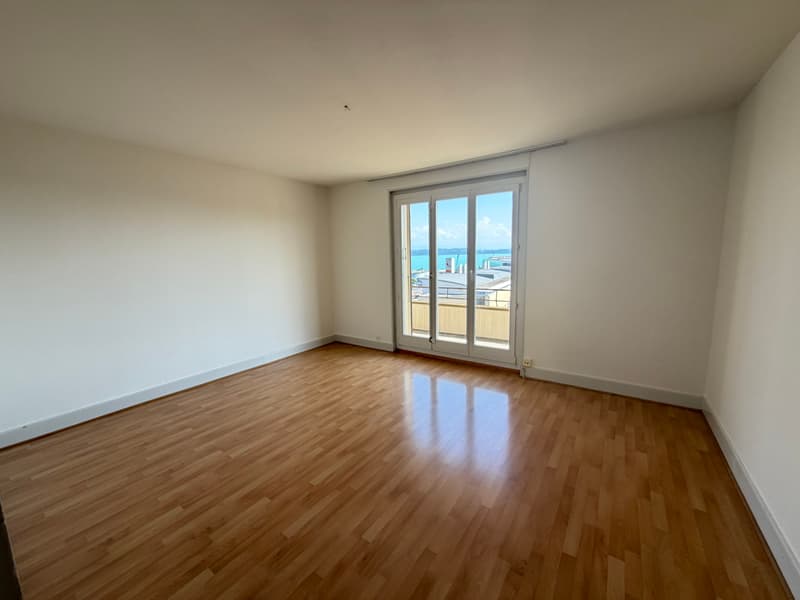 Bel appartement de 4 pièces de 90m2 avec vue sur le lac et les Alpes (7)