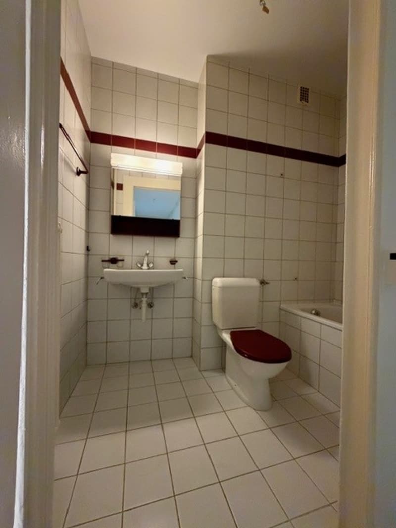 Appartement de 2.5 pièces situé au rez-de-chaussée ouest, 1er loyer... (6)