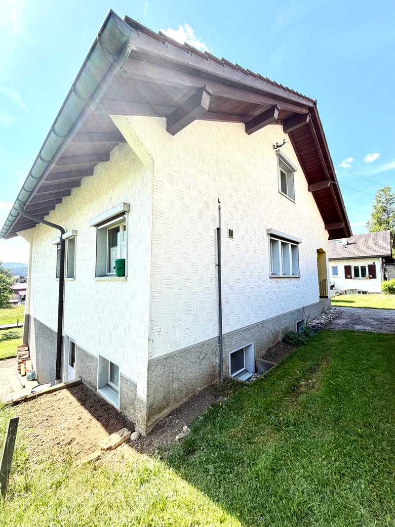 Maison individuelle sur trois niveaux avec balcon, jardin, place de... (3)