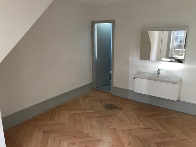 Joli appartement de 4 pièces situé au 2ème étage (6)