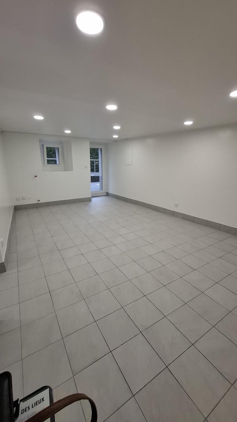 Local commercial de 2.5 pièces au coeur du village - Disponible de ... (6)
