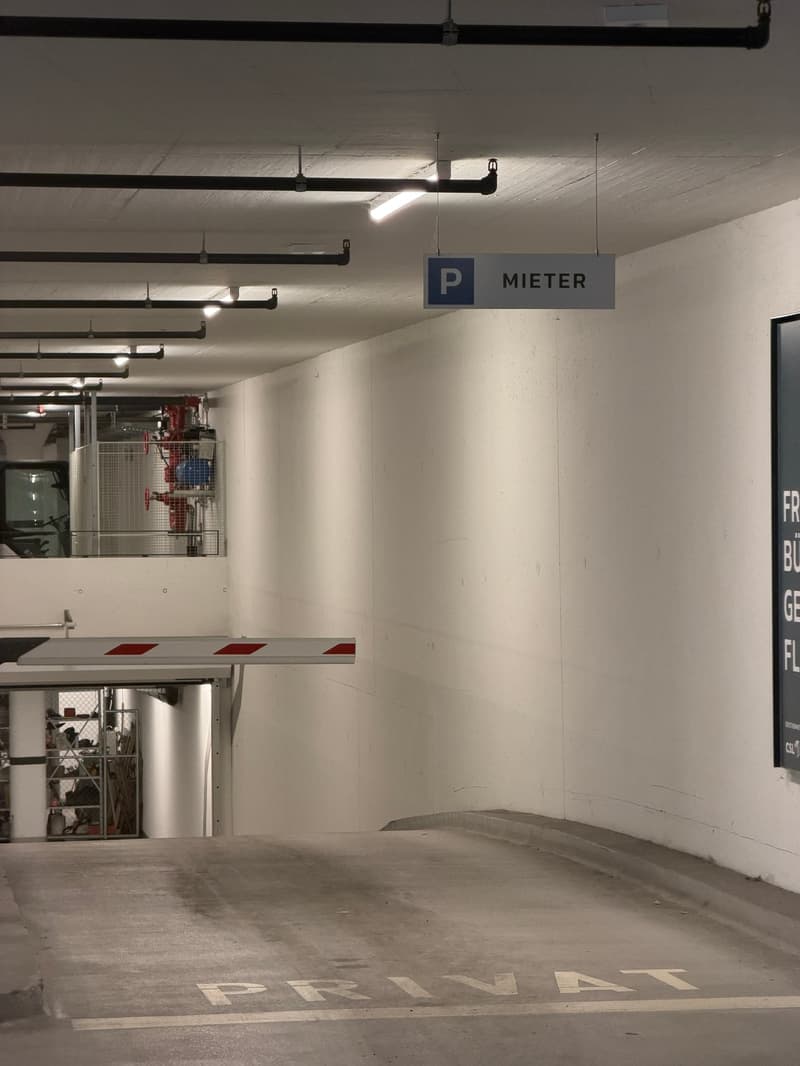 Tiefgaragenplatz in moderner Wohnanlage in Adliswil (4)