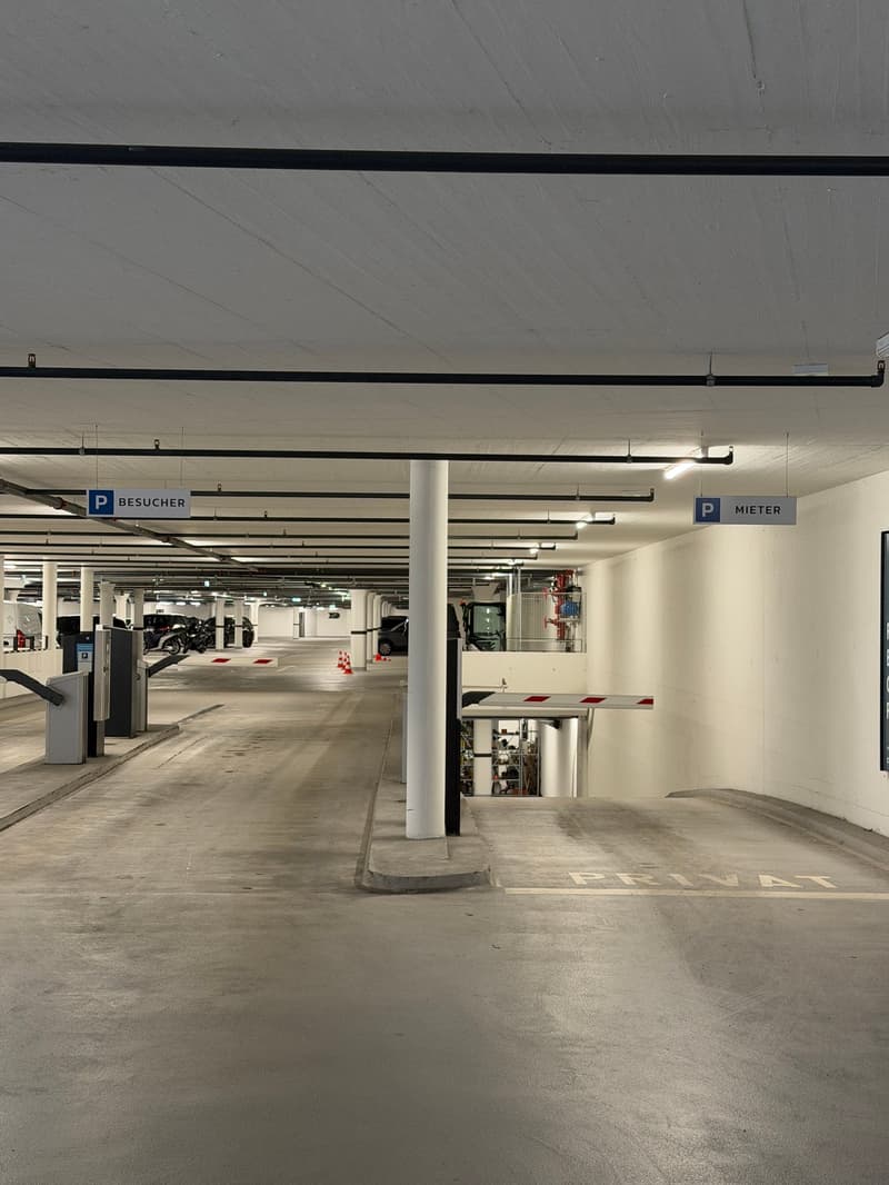 Tiefgaragenplatz in moderner Wohnanlage in Adliswil (3)