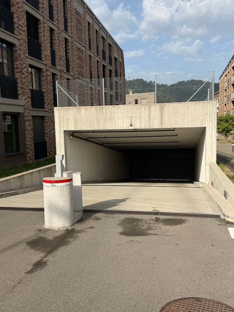 Tiefgaragenplatz in moderner Wohnanlage in Adliswil (2)
