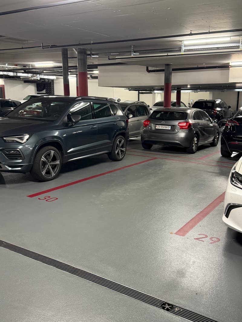 Tiefgaragenplatz in moderner Wohnanlage in Adliswil (10)
