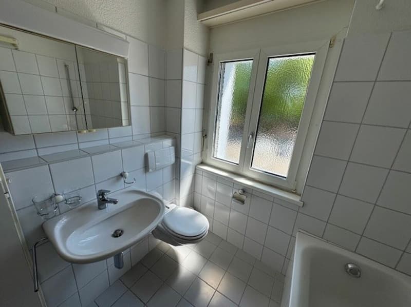 Charmante, teilsanierte 3.5-Zimmerwohnung im Zentrum (8)
