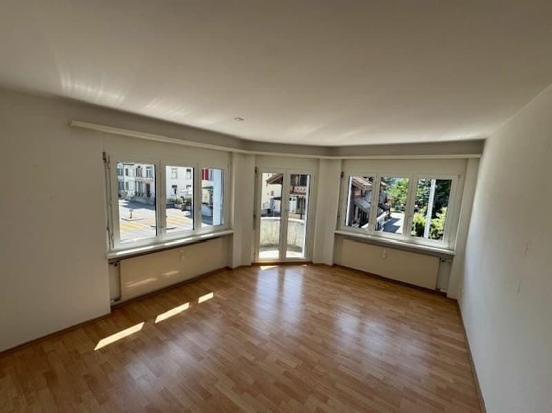 Charmante, teilsanierte 3.5-Zimmerwohnung im Zentrum (1)