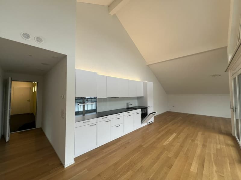 Lichtverwöhntes Zuhause - perfekte Single Wohnung (2)