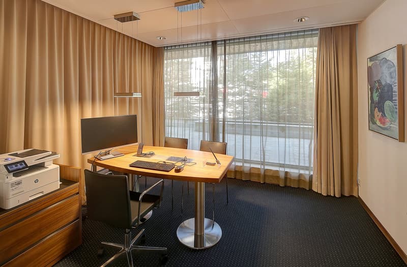 Surface commerciale et bureaux au centre ville (13)