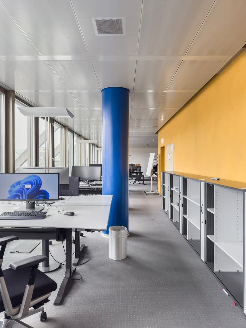 Espace de vente au détail et de bureau représentatif directement à la gare de Winterthur (22)