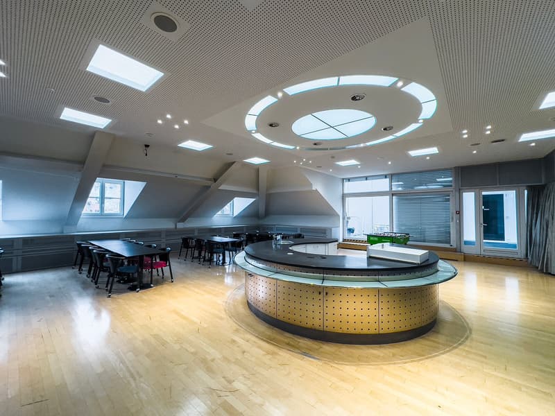 Espace de vente au détail et de bureau représentatif directement à la gare de Winterthur (26)