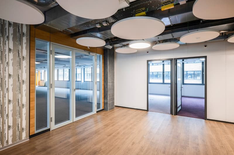 Moderne Büroflächen mit zahlreichen Parkplätzen - Power Tower Baden (8)